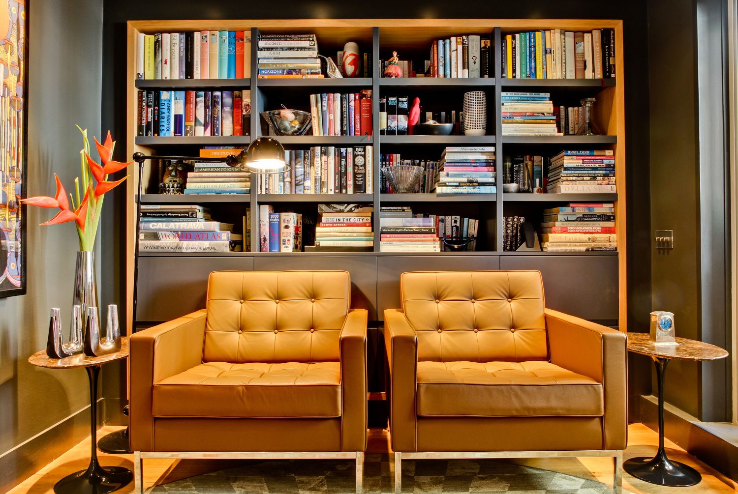Design For Living by Daniel Hopwood – cosy library with intimate ambience. Mayfair interiors
