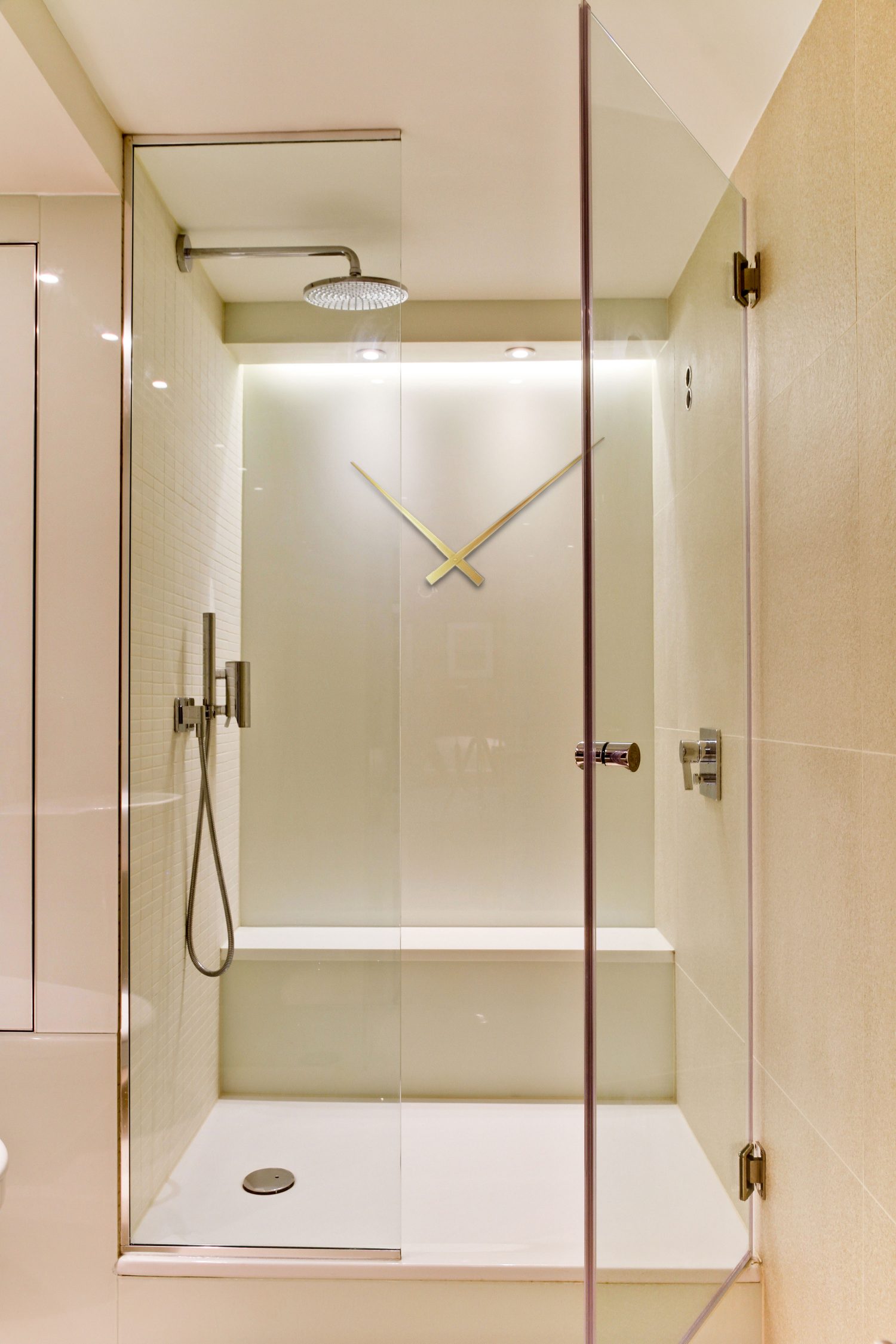 Design For Living by Daniel Hopwood – large shower room. Mayfair interiors