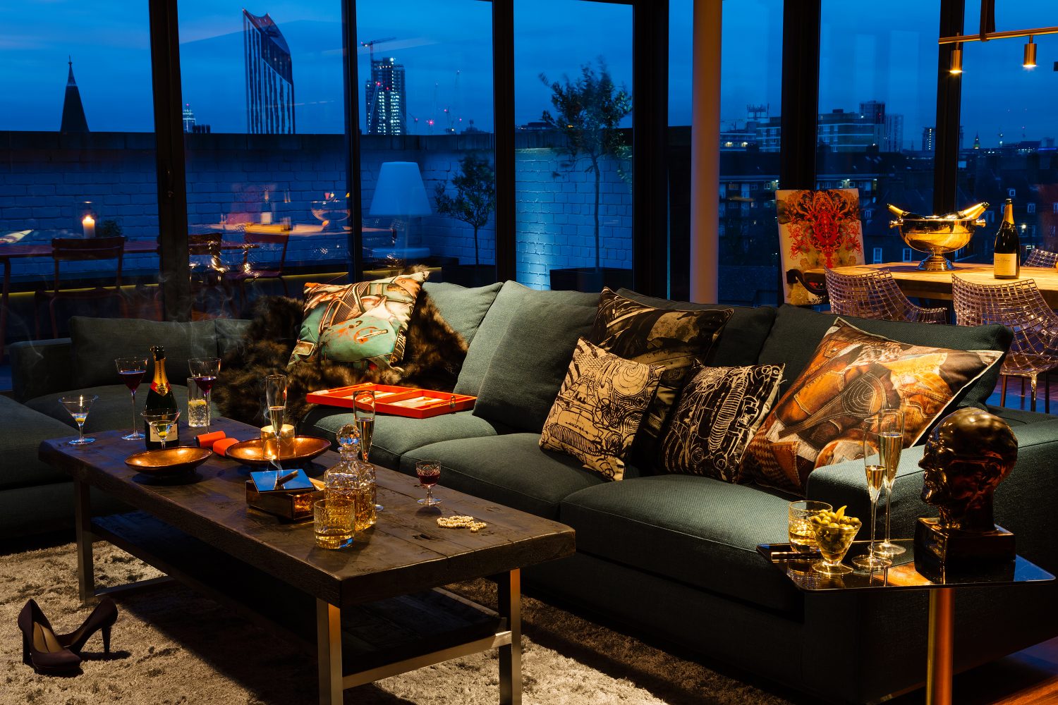 Night & Day by Daniel Hopwood – living room featuring a Minotti sofa in petrol blue. Penthouse interior design